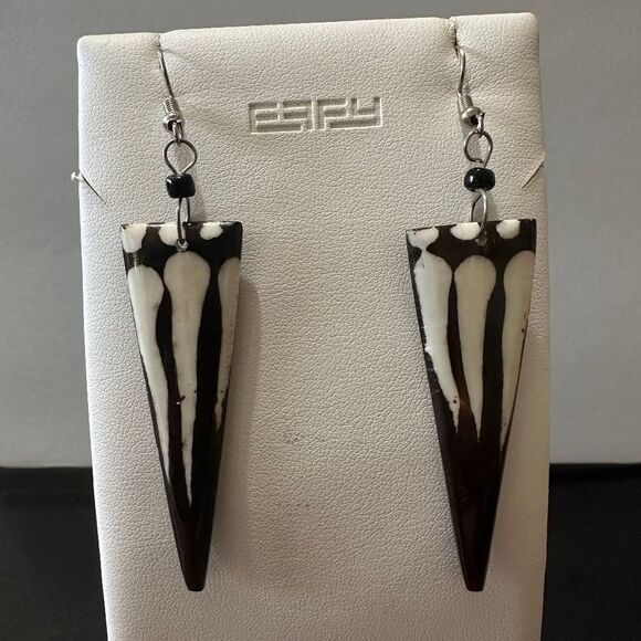 NWOT African Bone Dangling Triangle Earrings - Picture 2 of 5